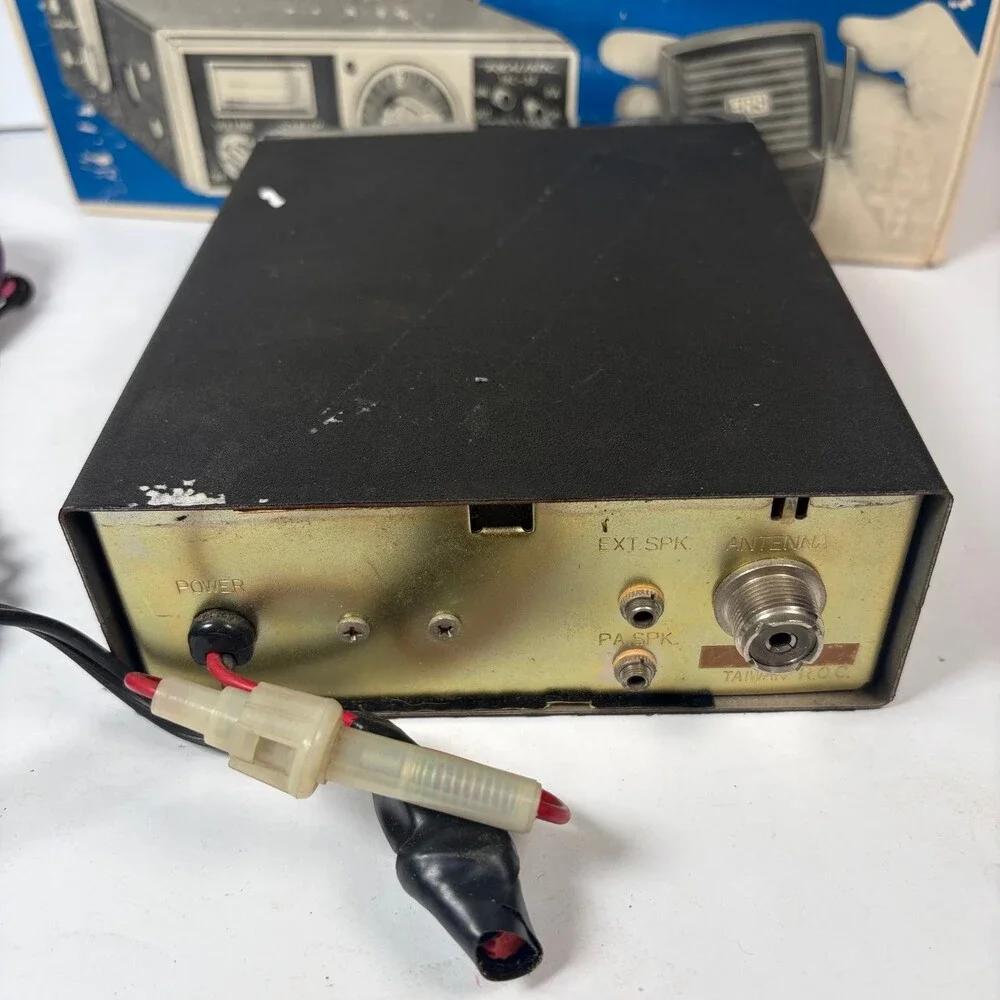 Untested Realistic TRC-52 23 Channel CB Transceiver Radio 21-142 with Mic & Box